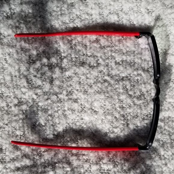 Glasses - Picture 4 of 8